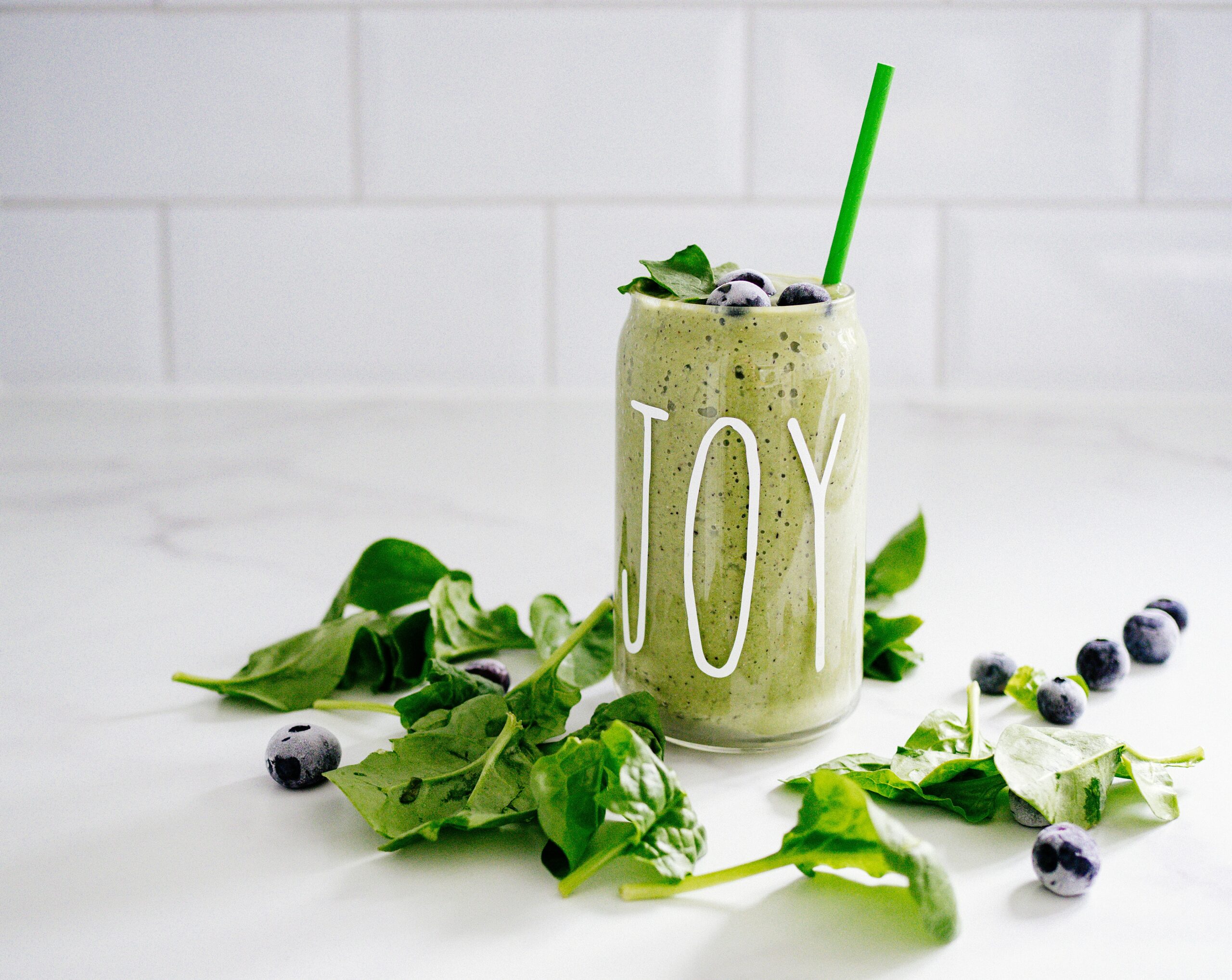 Introducing Grass Straws: The Sustainable Alternative